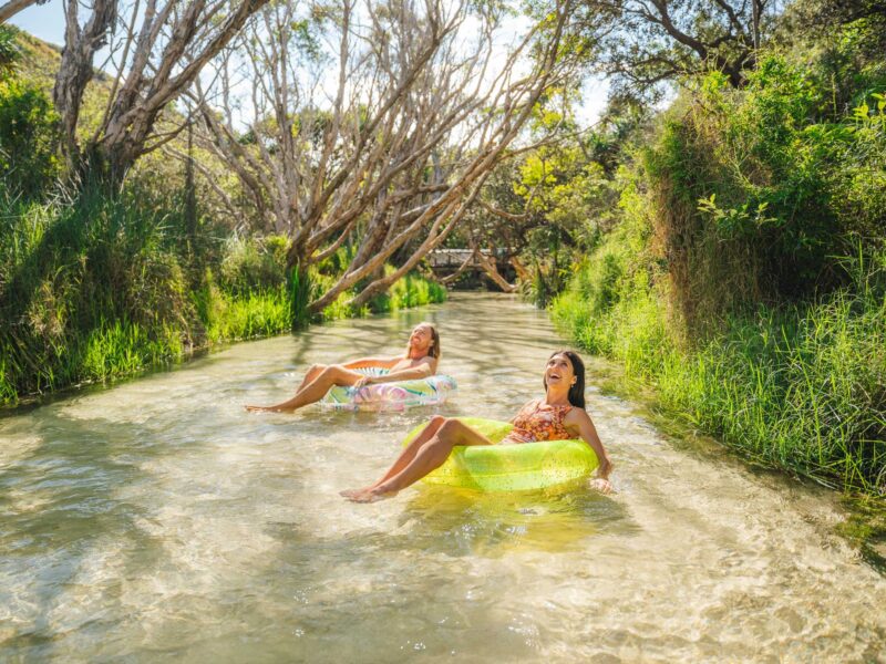 Eli Creek, Couple floating down the creek